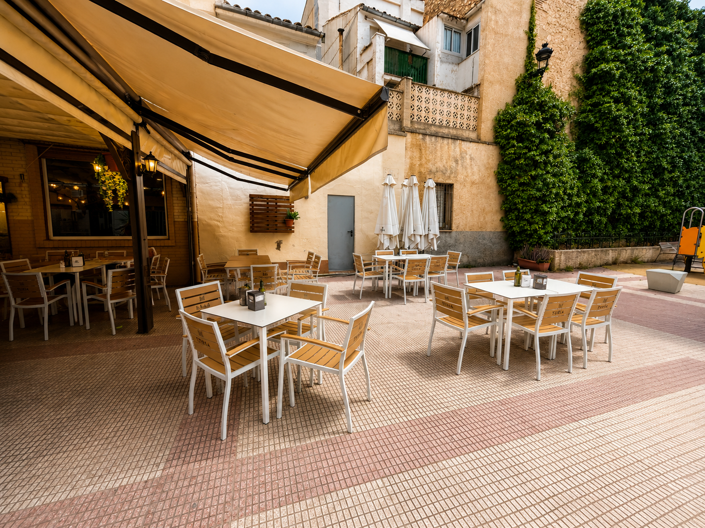 Terraza familiar L'Ermita Sumaq